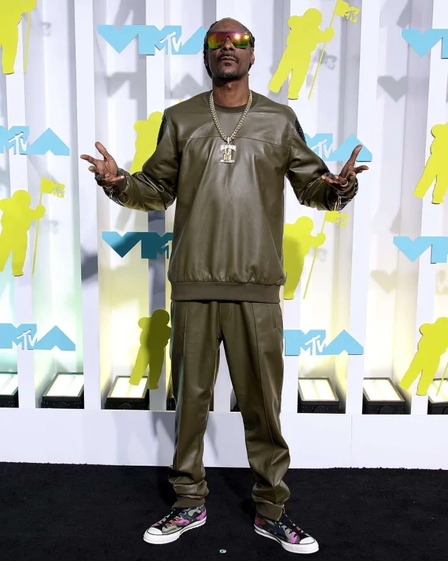 Geyimləri ilə gecəyə damğa vurdular