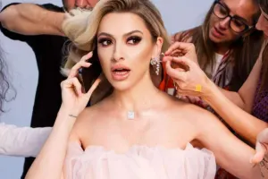 Hadise iki reklamla rekord məbləğ qazandı
