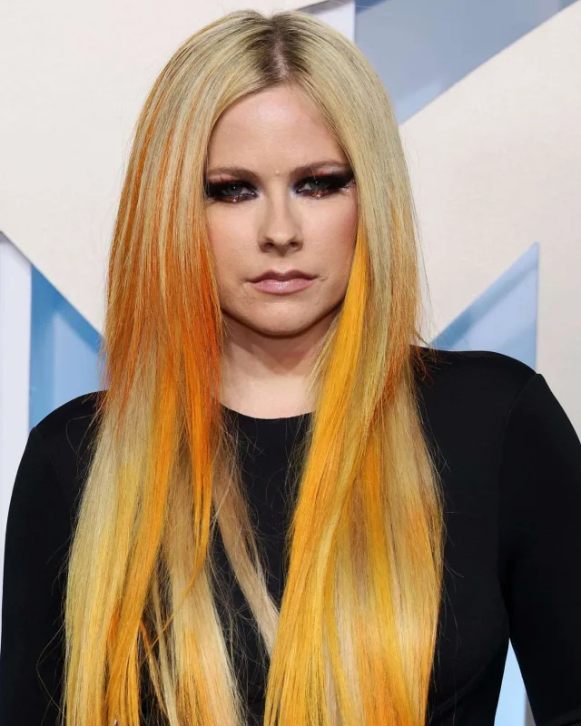 Geyimləri ilə gecəyə damğa vurdular