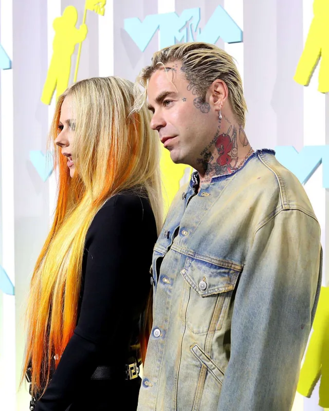 Geyimləri ilə gecəyə damğa vurdular