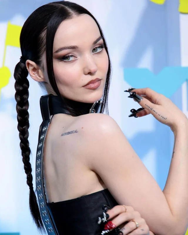 Geyimləri ilə gecəyə damğa vurdular