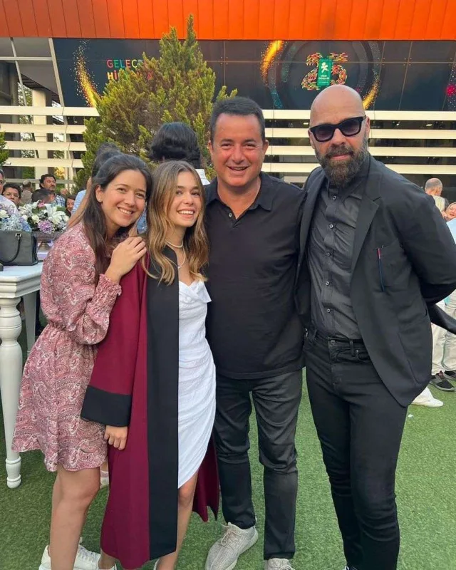 Acunun qızı məzun oldu