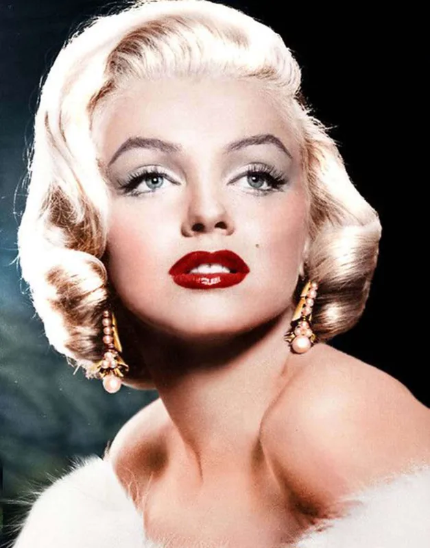 Xalq artistini Merilinə bənzətdilər