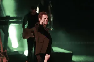 Qazandığı 17 milyona ev alacaq