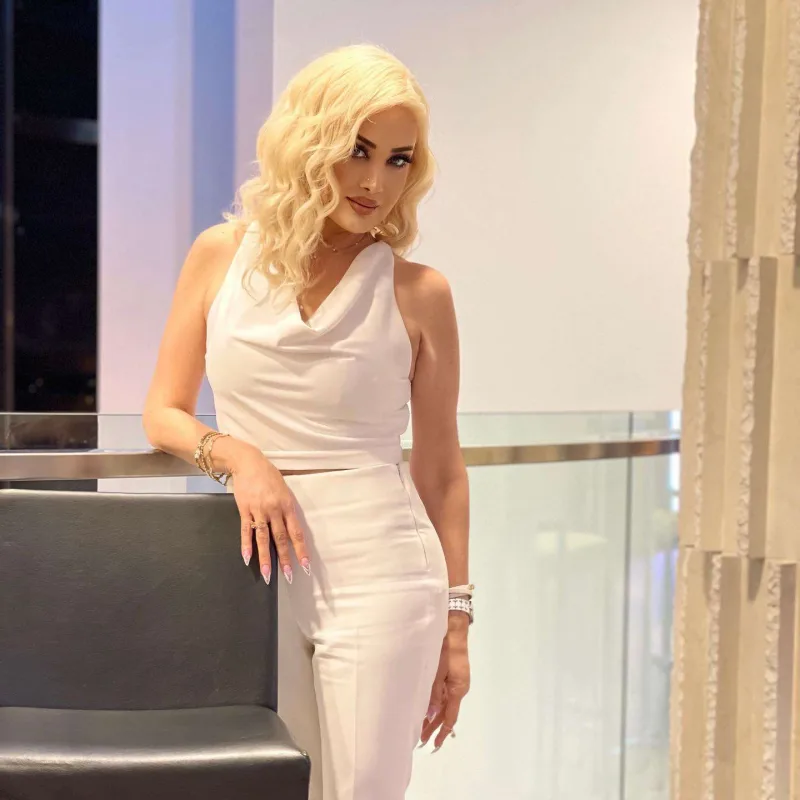 Xalq artistini Merilinə bənzətdilər