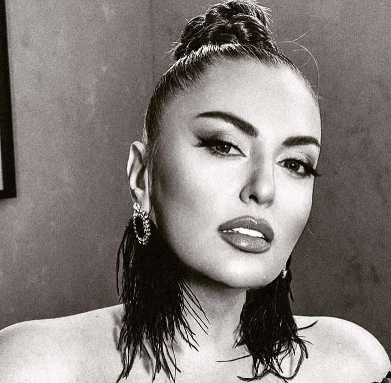 Məşhur mahnını fərqli tərzdə oxudular - Video