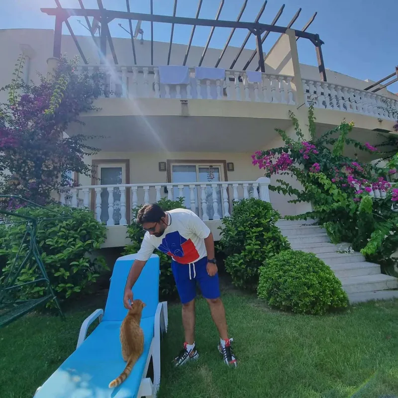 Bodrumdakı villasını nümayiş etdirdi