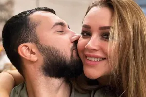 Xatirə qardaşı ilə fotolarını yaydı