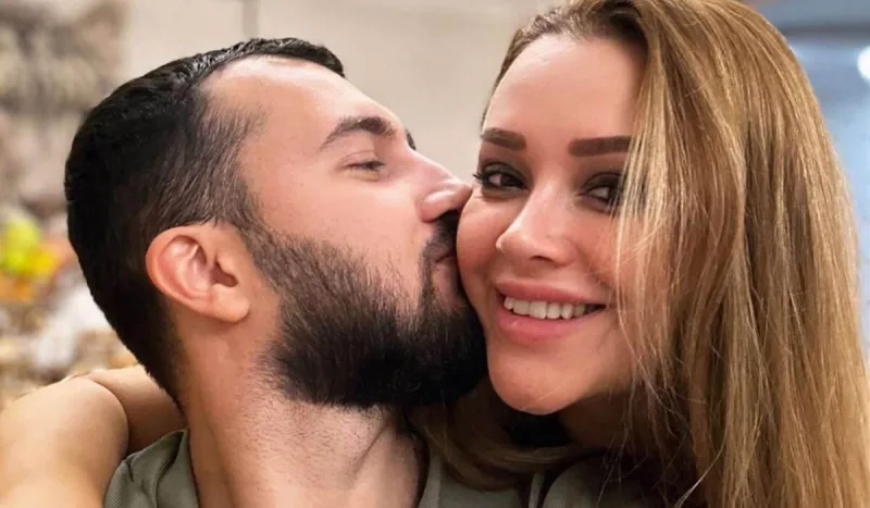 Xatirə qardaşı ilə fotolarını yaydı