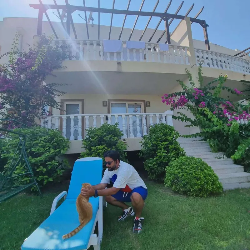 Bodrumdakı villasını nümayiş etdirdi