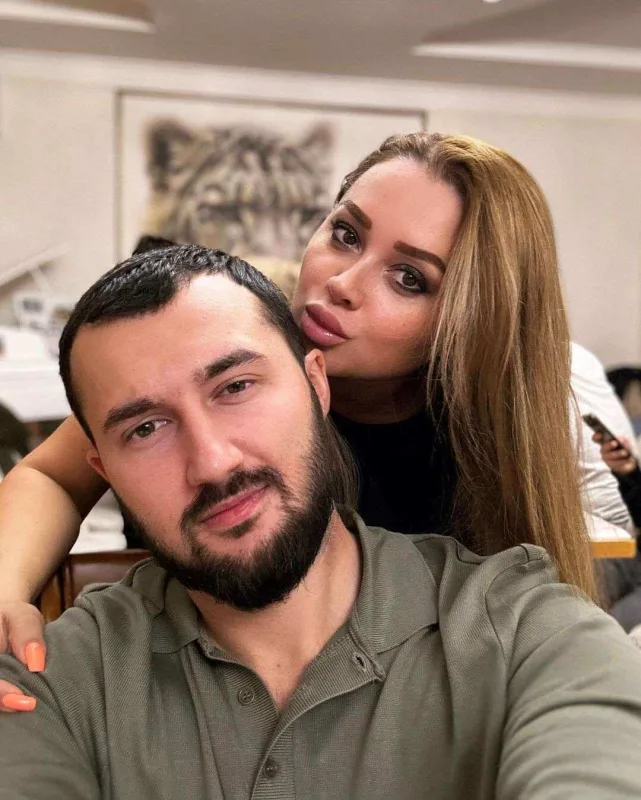 Xatirə qardaşı ilə fotolarını yaydı