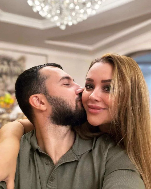 Xatirə qardaşı ilə fotolarını yaydı