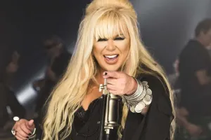 Zerrin Özer karyerasını sonlandırdı