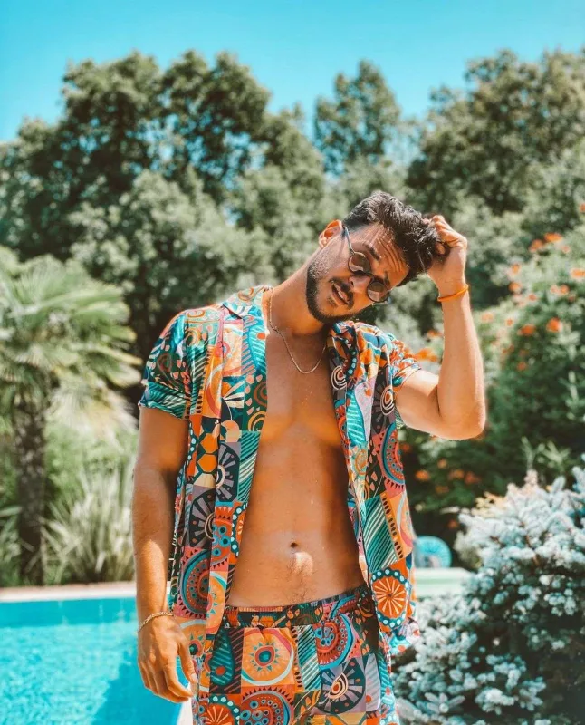 Ərinin yarıçılpaq fotoları Pelini narahat edir