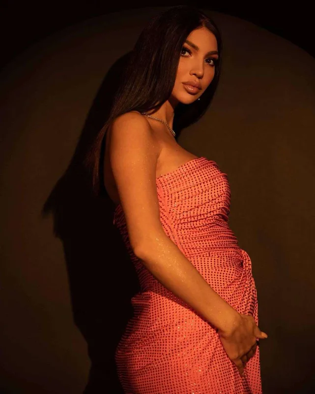 Pərvin hamilə olduğunu açıqladı