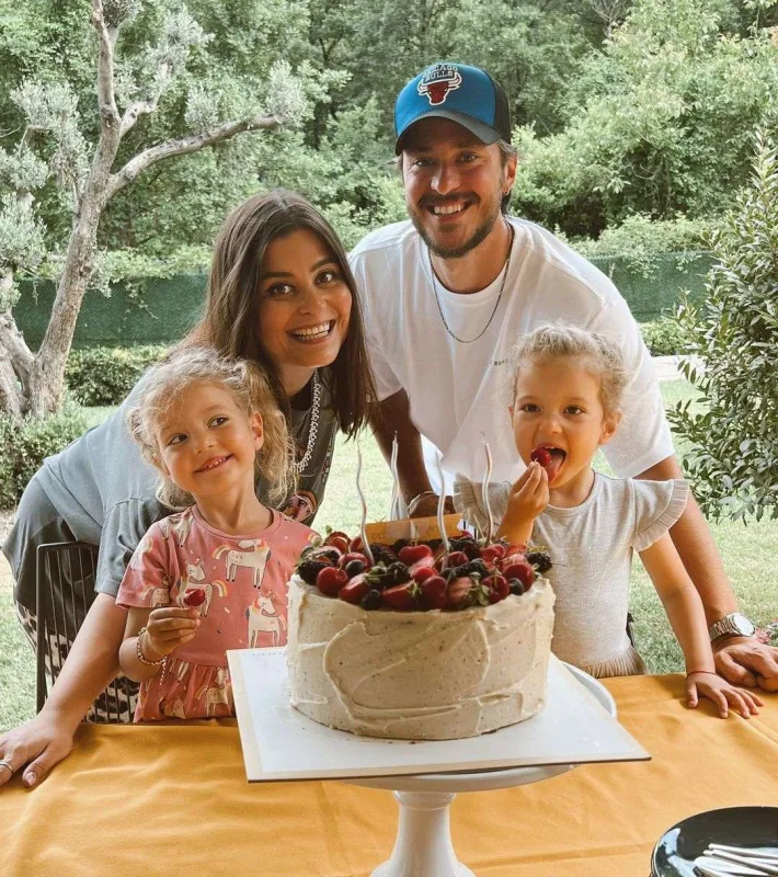 Ərinin yarıçılpaq fotoları Pelini narahat edir