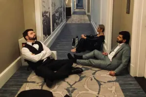 Hoteldə qapıda qaldılar - VİDEO