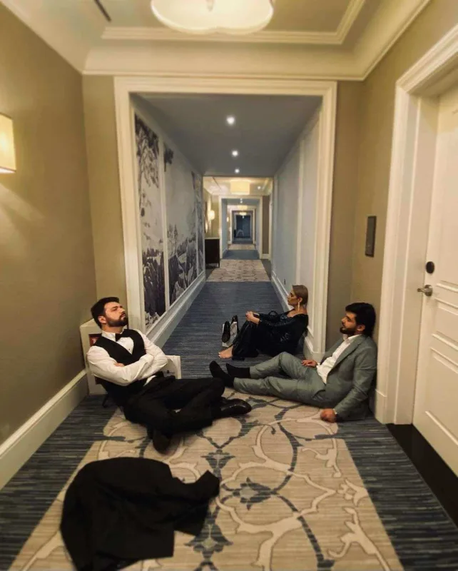 Hoteldə qapıda qaldılar - VİDEO