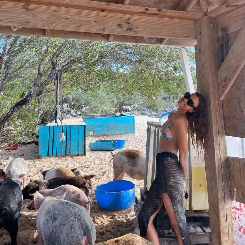 Keçmiş sevgilisi ilə tətilə yollandı