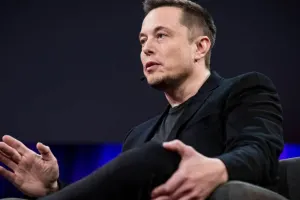 İlon işçilərin sayını azaldır