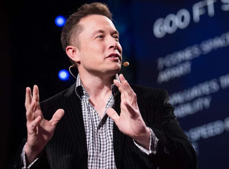 İlon işçilərin sayını azaldır