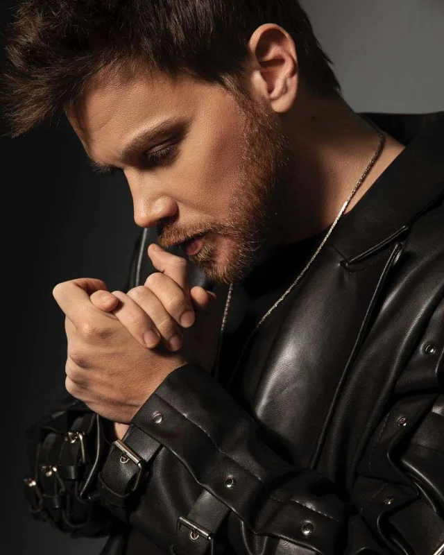 Eşq yaşadıqlarını təsdiq etdi