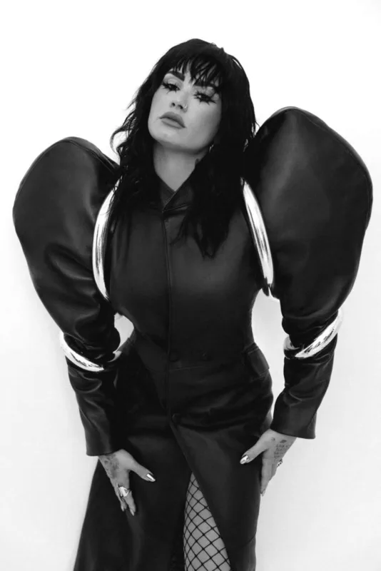 Bu şəkilləri ilə gündəmə gəldi