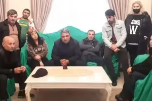 Teatr aktyorları maaşlarını ala bilmir