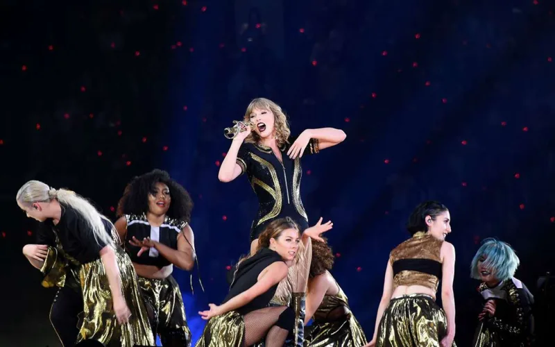 10-cu albomu yoldadır