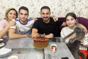 Xanımı və uşaqları ilə fotosunu yaydı