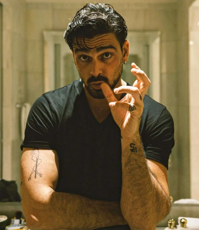 Mikelle sevgilisini göstərdi