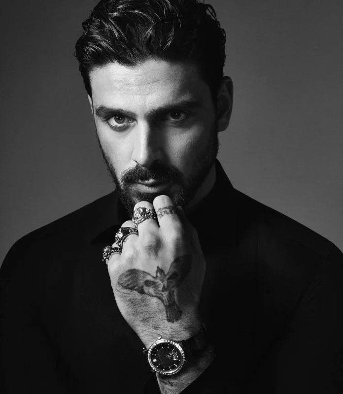 Mikelle sevgilisini göstərdi