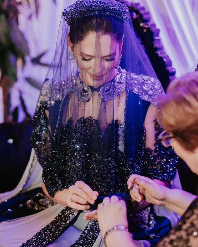 Xınasında 3 geyim dəyişdi