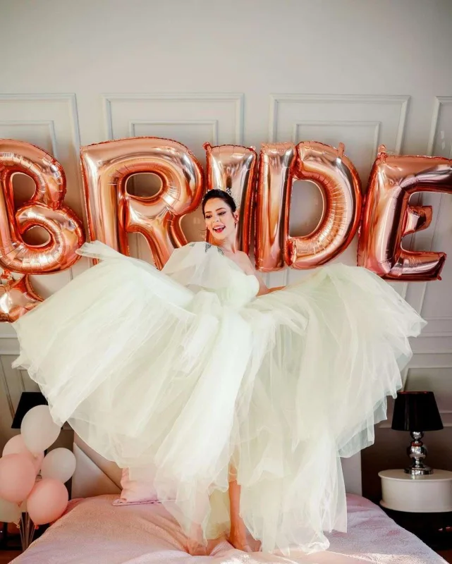 Xınasında 3 geyim dəyişdi