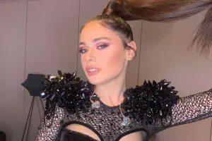 Musiqisi kəsilsə də, özünü itirmədi