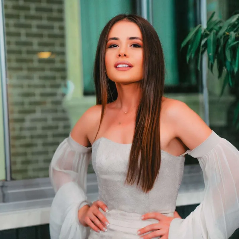 Musiqisi kəsilsə də, özünü itirmədi