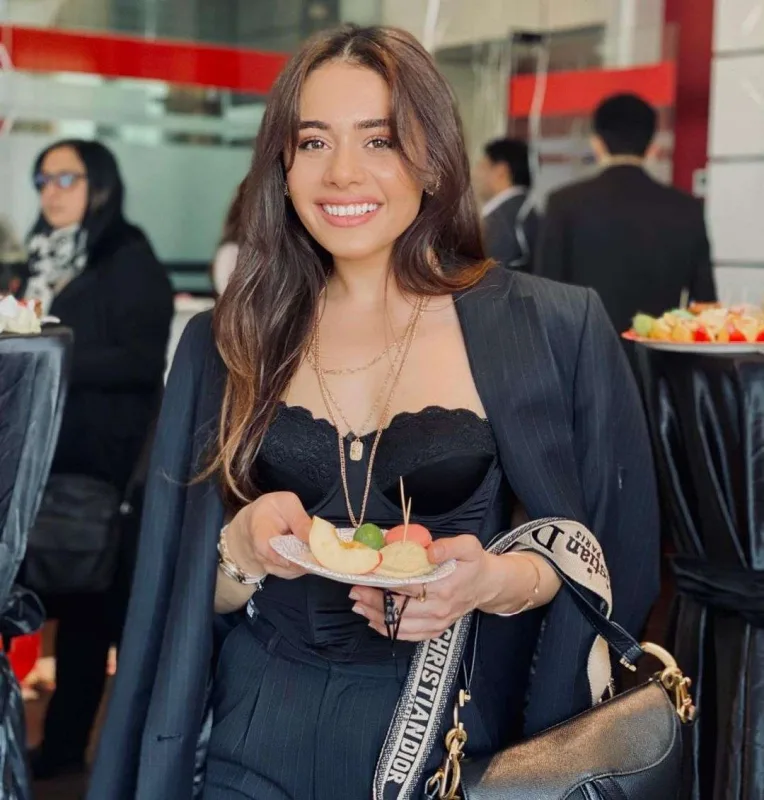 Musiqisi kəsilsə də, özünü itirmədi