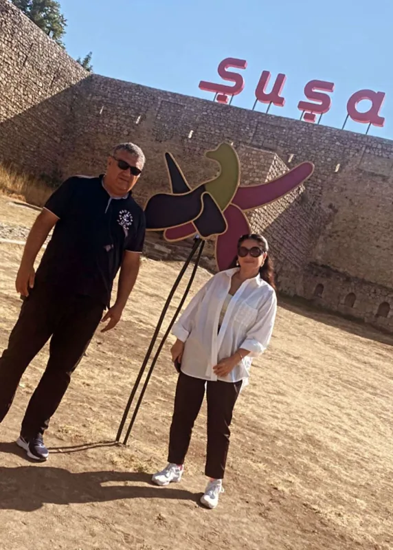 Elnarə fotoşoplu şəklini reallaşdırdı