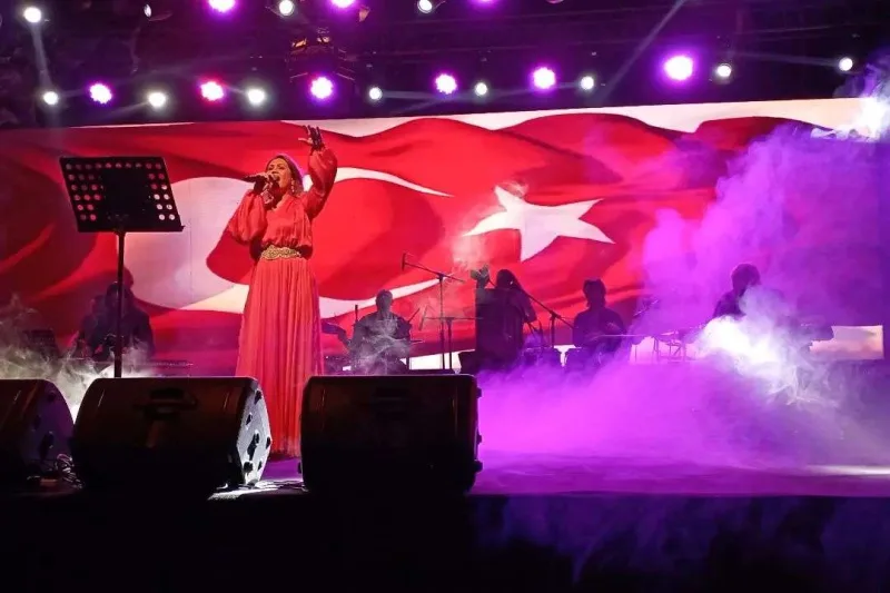 Azərin Ankarada konsert verdi