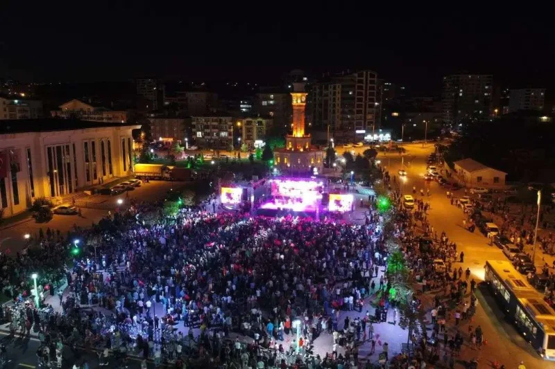Azərin Ankarada konsert verdi