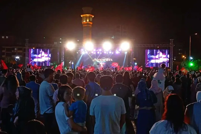 Azərin Ankarada konsert verdi