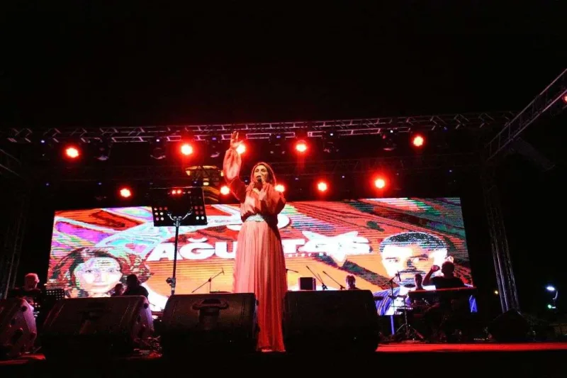 Azərin Ankarada konsert verdi