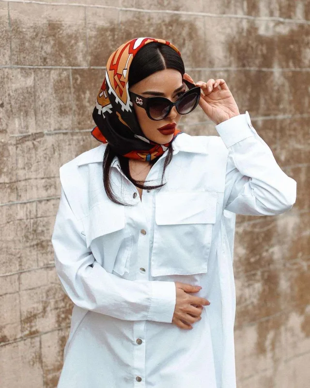 Emiliya idmançını ifşa etdi, mesajlarını yaydı