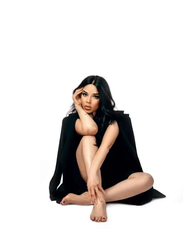 Emiliya idmançını ifşa etdi, mesajlarını yaydı