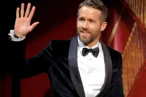 Reynolds xokkey klubunu satın alır