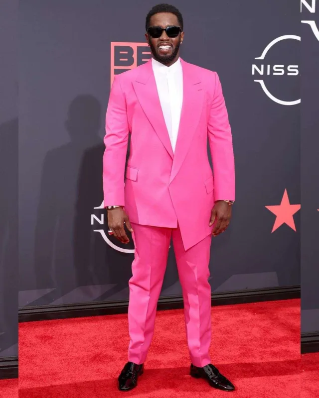 Qırmızı xalının bir-birindən “BETər” libasları