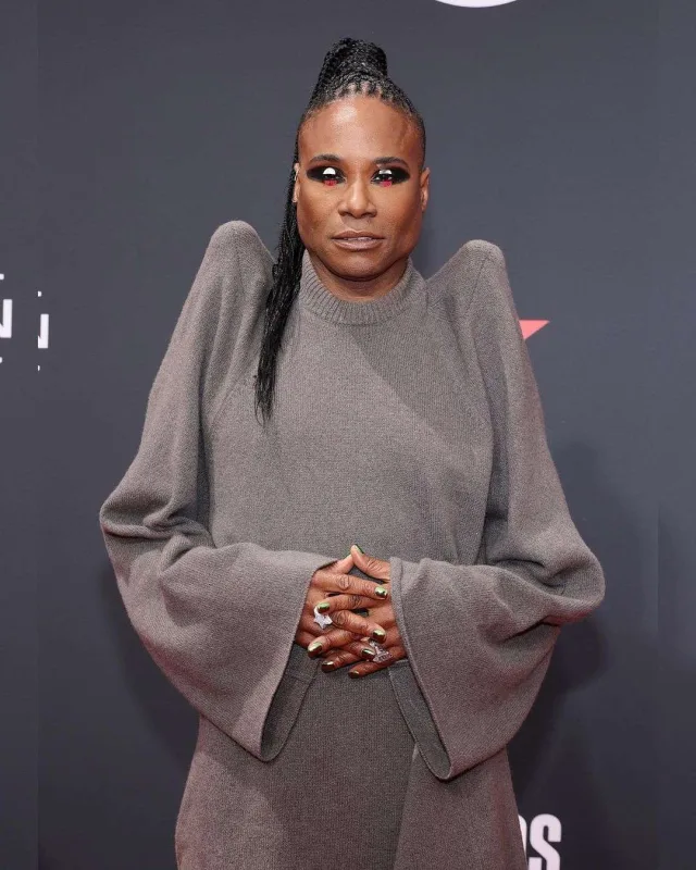 Qırmızı xalının bir-birindən “BETər” libasları