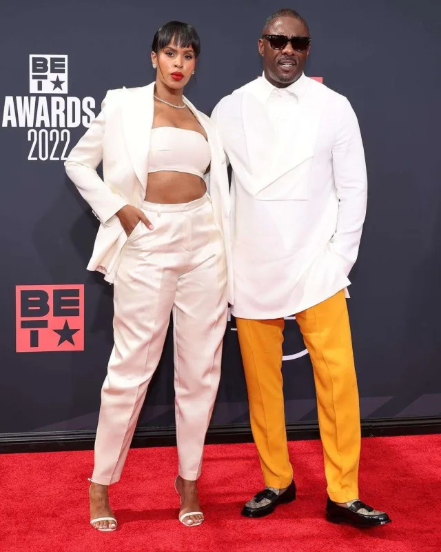 Qırmızı xalının bir-birindən “BETər” libasları