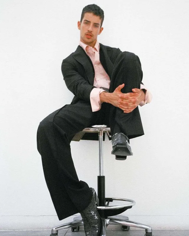 “Elite”in ulduzundan ətəkli fotolar