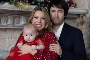 Teymur Rəcəbov xanımı və qızı ilə...